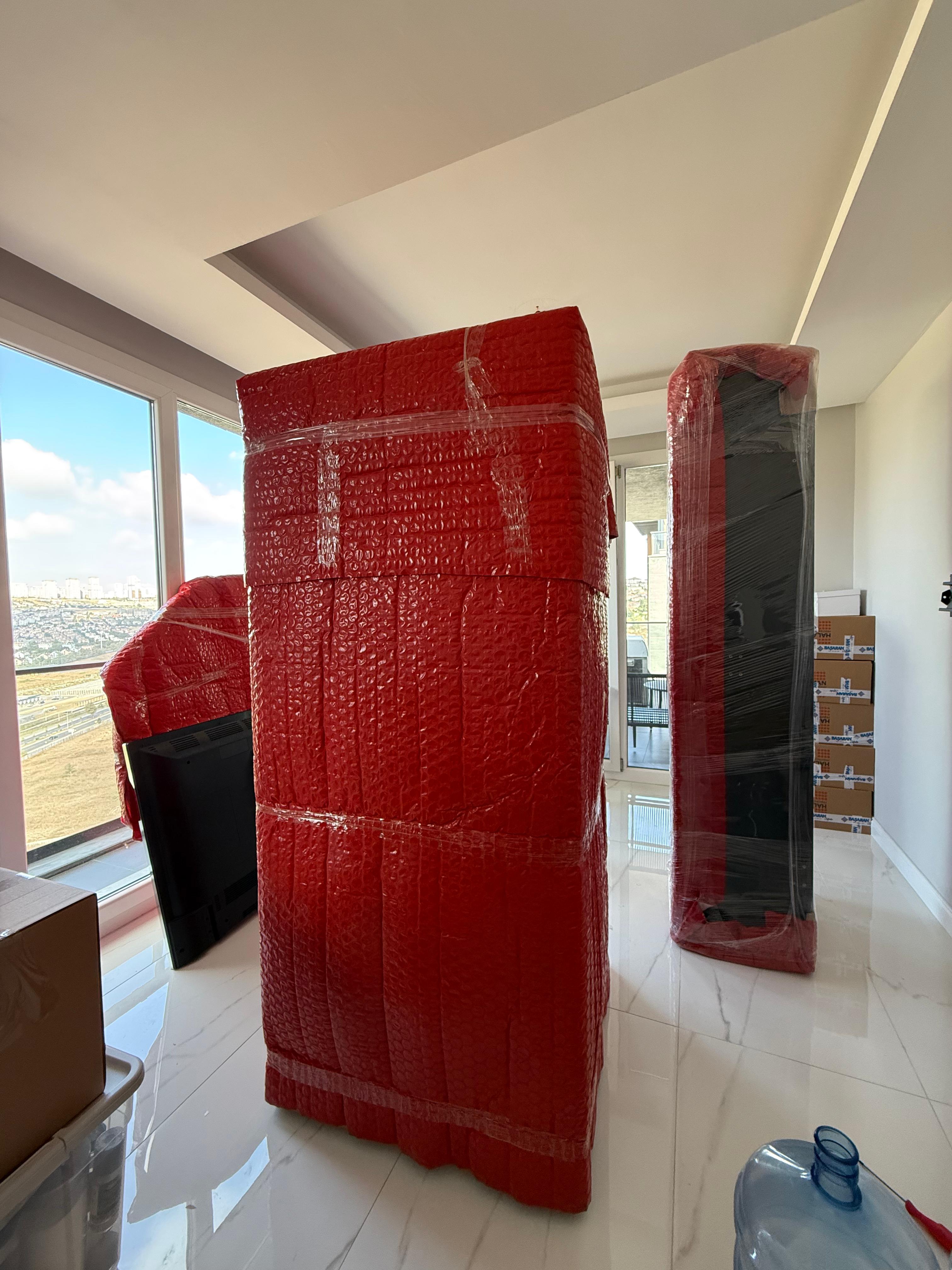 Kırmızı Balonlu Patpat Zırh ile Salon & Gardırop Koruma